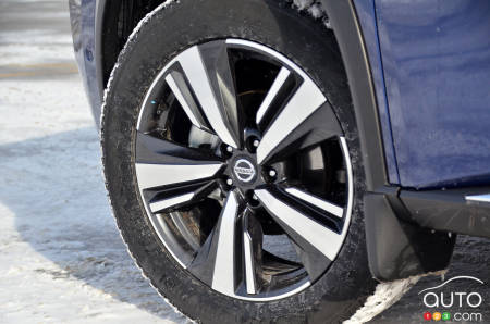 2021 Nissan Rogue, front wheel